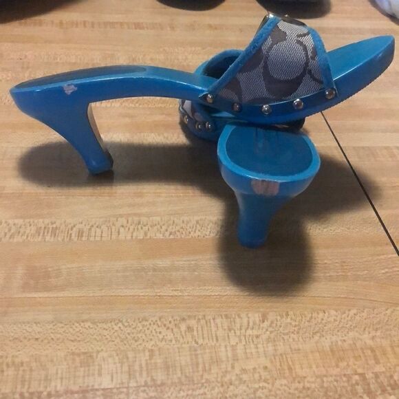 ⬇️Wooden Leather Coach Kittens - Picture 5 of 6